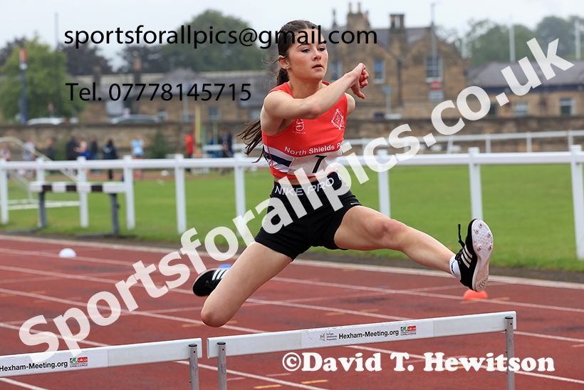 Girls hurdles, 2025 Northumberland Schools Track and Fields, Wentworth, Hexham. Photo: David T. Hewitson/Sports for All Pics